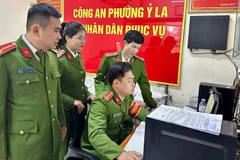 Công an phường Ỷ La, thành phố Tuyên Quang, tỉnh Tuyên Quang, trong ngày làm việc đầu tiên triển khai mô hình công an địa phương hai cấp. Ảnh: TTXVN