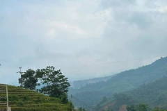 Hành trình vượt qua những mối nguy hiểm khôn lường vẫn còn đang rình rập.