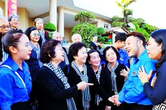 Thanh niên Việt Nam hôm nay tự hào về truyền thống cách mạng của thế hệ đi trước.