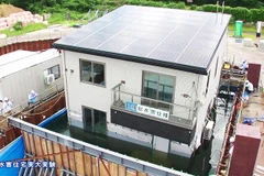 Thử nghiệm nhà chống lũ của Ichijo Komuten. Ảnh: JAPAN TIMES