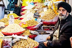 Những gian hàng phong phú trong chợ. Ảnh: TIMES OF INDIA
