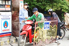 Xăng dầu là một mặt hàng được đề nghị giảm thuế VAT. Ảnh: NGUYỆT ANH