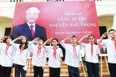 Học sinh Trường THCS Phúc Xá (quận Ba Đình, Hà Nội) thể hiện tinh thần yêu nước, biết ơn các thế hệ đi trước.