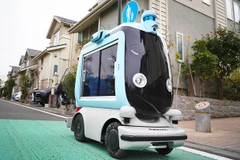 Robot giao hàng Hakobo của Panasonic. Ảnh: KYODO NEWS