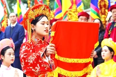 Chủ tế Vũ Thị Ngọc Huyền đọc chúc.