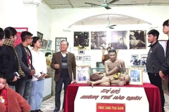 Cựu chiến binh Nguyễn Đình Quốc kể về những năm tháng gian lao nhưng vô cùng anh dũng. Ảnh: LƯU XA