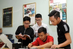 Giờ thực hành tại Đại học Bách khoa Hà Nội. Ảnh: TRẦN HẢI