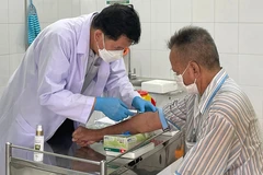 Lấy máu xét nghiệm khám sức khỏe miễn phí cho người cao tuổi tại Phường 14, Quận 11. Ảnh: Trung tâm Y tế Quận 11 Thành phố Hồ Chí Minh