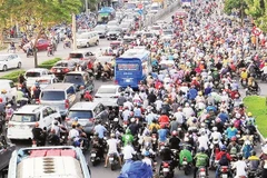 Cảnh ùn tắc tại Quốc lộ 13, thành phố Thủ Đức.