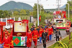 Lễ hội Dinh Thầy Thím của tỉnh Bình Thuận thu hút đông du khách tham dự. 