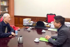 Tổng Bí thư Nguyễn Phú Trọng và PGS.TS Đào Duy Quát (Ảnh do nhân vật cung cấp)