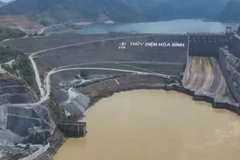 [Video] Hoàn thành hạ đặt thiết bị siêu trọng tại Thủy điện Hòa Bình mở rộng