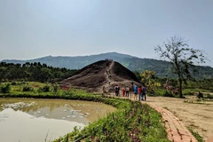 Xanh thẳm đại ngàn trải dài trước mắt...