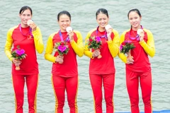 Phạm Thị Thảo (ngoài cùng, bên trái).