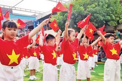 Các “búp măng non” biểu diễn tại Ngày hội phát triển giáo dục mầm non thành phố.