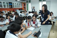 Trong một giờ học bậc trung học cơ sở tại Việt Nam.