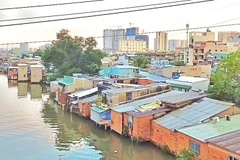 Thành phố đặt mục tiêu di dời, giải tỏa 39.600 căn nhà trên và ven kênh, rạch trong 5 năm tới.
