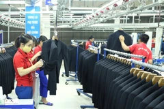 Công nghiệp may mặc Việt Nam có khả năng bị ảnh hưởng nặng nề từ chính sách thuế quan mới của Hoa Kỳ. Ảnh: Lê Danh Lam