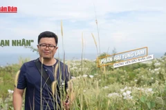 Phóng viên Báo Nhân Dân trải nghiệm tại Ghềnh Bàng