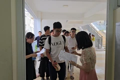 Trong thời gian nghỉ hè, giáo viên tham gia đào tạo, bồi dưỡng theo yêu cầu của vị trí việc làm, tham gia công tác thi tốt nghiệp trung học phổ thông, tuyển sinh khi cơ quan có thẩm quyền triệu tập. (Ảnh: tại Kỳ thi tốt nghiệp THPT năm 2024)