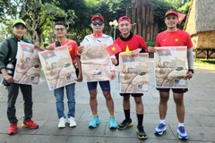 Chuyển phụ san đến tận tay bạn đọc.