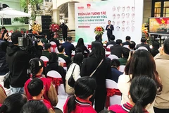 Triển lãm tương tác “Những trận đánh nổi tiếng, những vị tướng tài danh” kỷ niệm 80 năm thành lập Quân đội nhân dân Việt Nam là một trong những hoạt động do Báo Nhân Dân tổ chức với hình thức xã hội hóa, ứng dụng hiệu quả công nghệ số, thu hút đông đảo công chúng. Ảnh: HOÀNG HOA