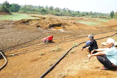 Tháng 3, “mùa máy bơm” hút nước rầm rộ.