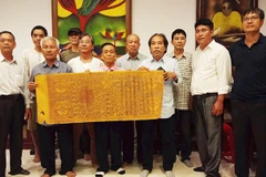 Nhóm nhân sĩ Hà Đông là một trong số ít nhóm sưu tầm và dâng trả lại sắc phong cho những địa phương bị mất. Nhưng còn thiếu những chính sách khuyến khích, tôn vinh để có nhiều hơn nữa các nhóm thiện nguyện văn hóa tương tự. 