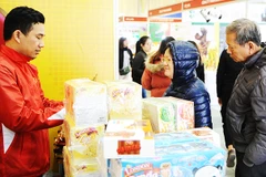Đang có nhiều ý kiến về việc áp thuế tiêu thụ đặc biệt đối với nước giải khát. Ảnh: BẮC SƠN