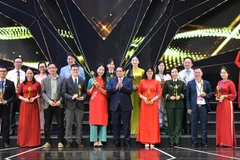 Thủ tướng Phạm Minh Chính vinh danh các tác phẩm đạt Giải Vàng của Liên hoan Truyền hình toàn quốc lần thứ 42. (Ảnh: THANH GIANG)