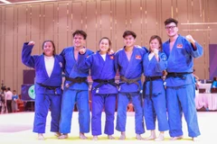 Đội tuyển Judo Việt Nam giành Huy chương Vàng nội dung đồng đội hỗn hợp trong ngày 16/5. (Ảnh: TTXVN)