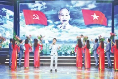 Chương trình biểu diễn nghệ thuật tại Lễ trao giải thưởng sáng tác, quảng bá tác phẩm văn học, nghệ thuật, báo chí về chủ đề “Học tập và làm theo tư tưởng, đạo đức, phong cách Hồ Chí Minh”.Ảnh | TRẦN HẢI