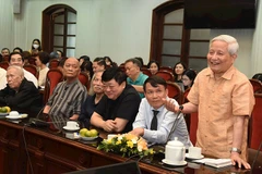 Nhà báo Hà Đăng, nguyên Tổng Biên tập Báo Nhân Dân phát biểu tại Lễ kỷ niệm 25 năm Ngày Báo Nhân Dân hằng tháng ra số đầu. Ảnh | KHÁNH AN