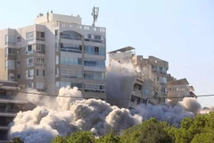 Khói bốc lên sau vụ không kích của Israel vào khu vực Tayouneh, Beirut, Lebanon ngày 15/11/2024. Ảnh | Reuters/Mohammed Yassin