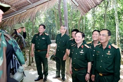 Các cựu chiến binh thăm Địa đạo Củ Chi nhân kỷ niệm 50 năm Ngày Giải phóng miền nam, thống nhất đất nước.