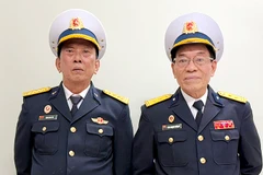 Đại tá Đặng Văn Tới (bên trái) và Trung tá Đào Mạnh Hồng.