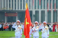 [Ảnh] Linh thiêng lễ chào cờ tại những cột mốc đặc biệt của Tổ quốc ngày Thống nhất