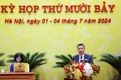 Giám đốc Sở Giao thông vận tải Hà Nội Nguyễn Phi Thường trình bày tờ trình về đề án.