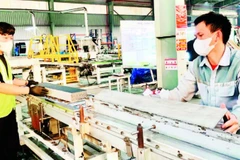 Việc cắt giảm thủ tục hành chính sẽ tạo thuận lợi cho hoạt động sản xuất, kinh doanh phát triển mạnh mẽ.