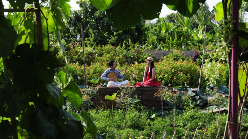 Vừa tri ân lịch sử, các tác phẩm cũng góp phần lan tỏa vẻ đẹp quê hương đất nước. hoa0527-9107.jpg