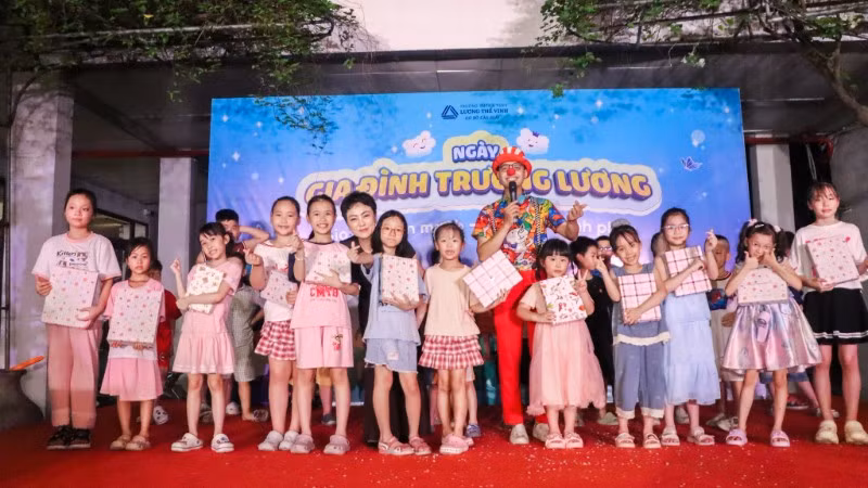 Niềm vui trẻ thơ trong chương trình "Gia đình lớn mạnh - Các con hạnh phúc".