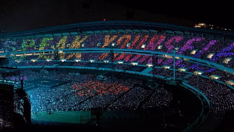 Concert là không gian gắn kết nghệ sĩ và người hâm mộ.