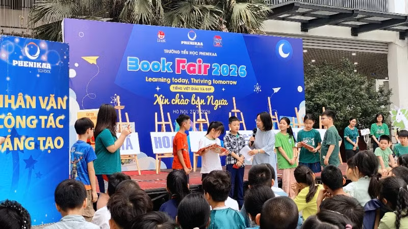 Các hoạt động giao lưu sôi nổi về văn hóa đọc tạo sức hút với các bạn đọc nhỏ tuổi.