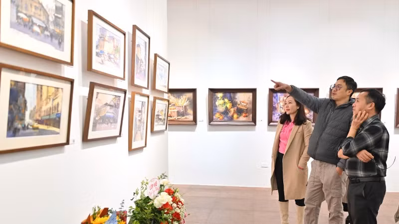 Một góc không gian triển lãm "Chuyện màu nước - Vietnam Watercolor Artists".