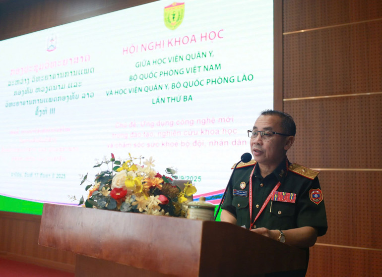 Major General, Associate Professor, Dr. Mahavong Chansamone, Director of the Lao Military Medical Academy. quan-y-3-gd-lao-phat-bieu.jpg