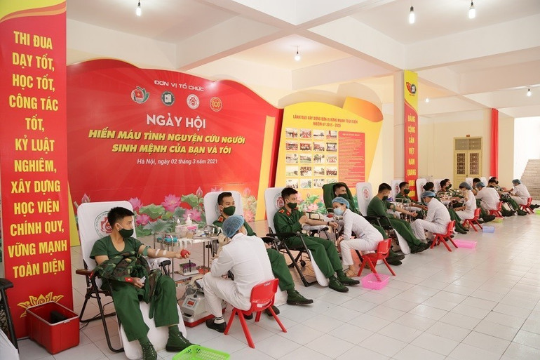 Học viên học viện Kỹ thuật Quân sự tích cực hưởng ứng Ngày hội “Hiến máu tình nguyện cứu người- Sinh mệnh của bạn và tôi”, năm 2021. dong-doi-2.jpg