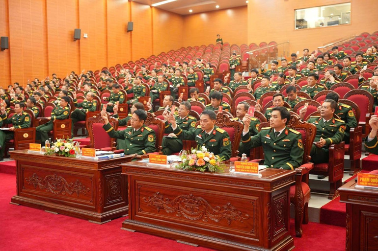 Các đại biểu dự Đại hội và tham gia biểu quyết tại Đại hội. bieu-quyet-103.jpg