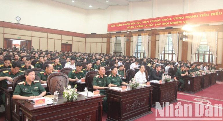 Các đại biểu tham dự hội thảo tại Học viện Chính trị (Bộ Quốc phòng). dai-bieu-du-1-3657.jpg