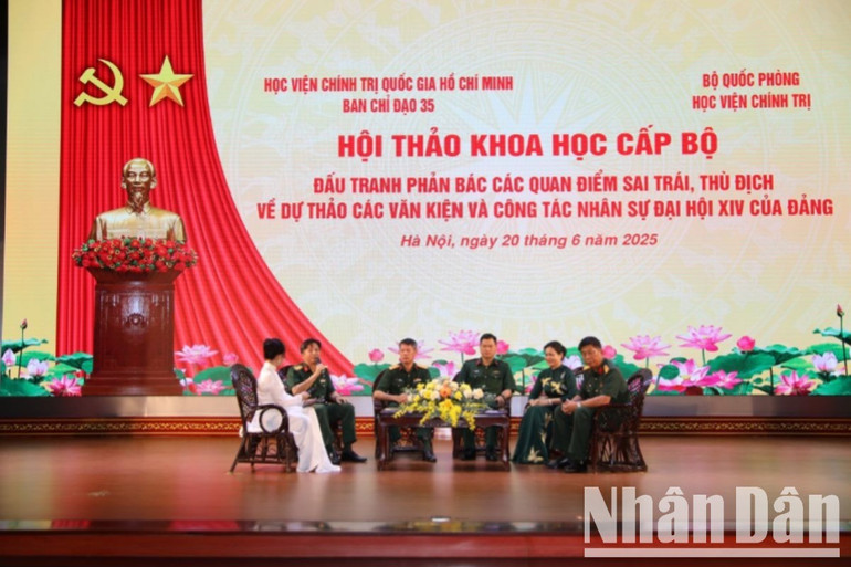 Các đại biểu thảo luận bàn tròn tại hội thảo. ban-tron-ht-1-6781.jpg