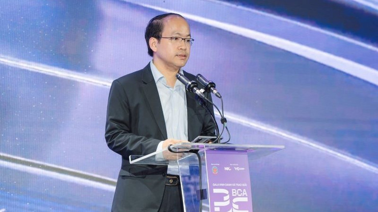 Ông Vũ Quốc Huy, Giám đốc Trung tâm Đổi mới sáng tạo quốc gia phát biểu tại lễ trao giải. huy-1-2215.jpg